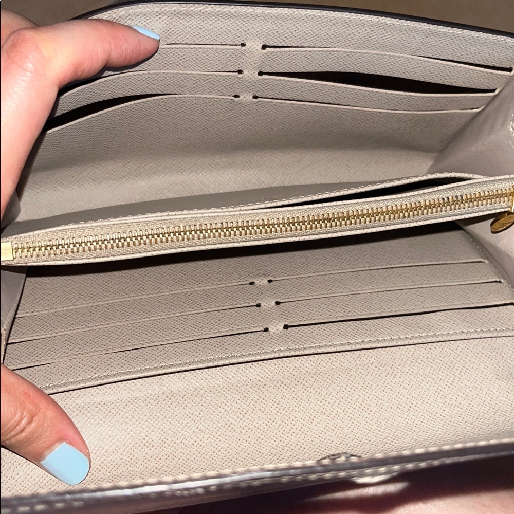 Authentic Louis Vuitton Twist Lock Wallet in Taupe with Gold Hardware LV - Picture 12 of 13